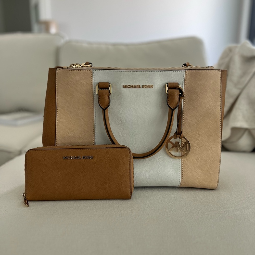 Michael Kors Tote w/ matching Wallet
